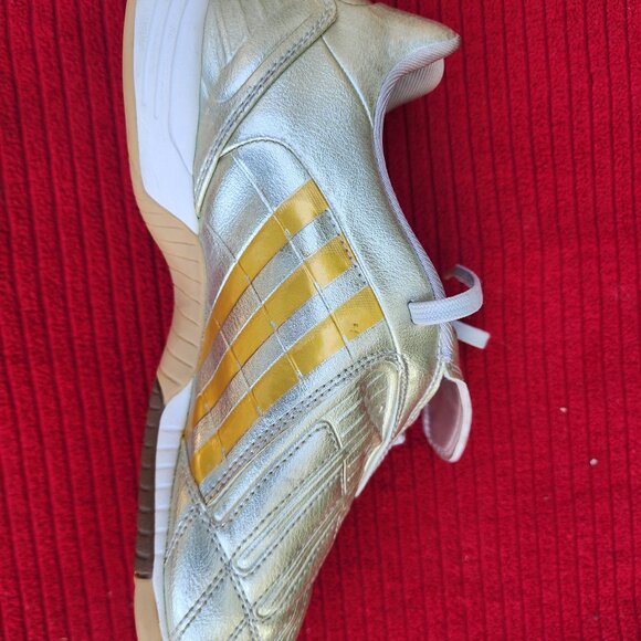 Men's Adidas indoor soccer shoes size 10 - Picture 3 of 4